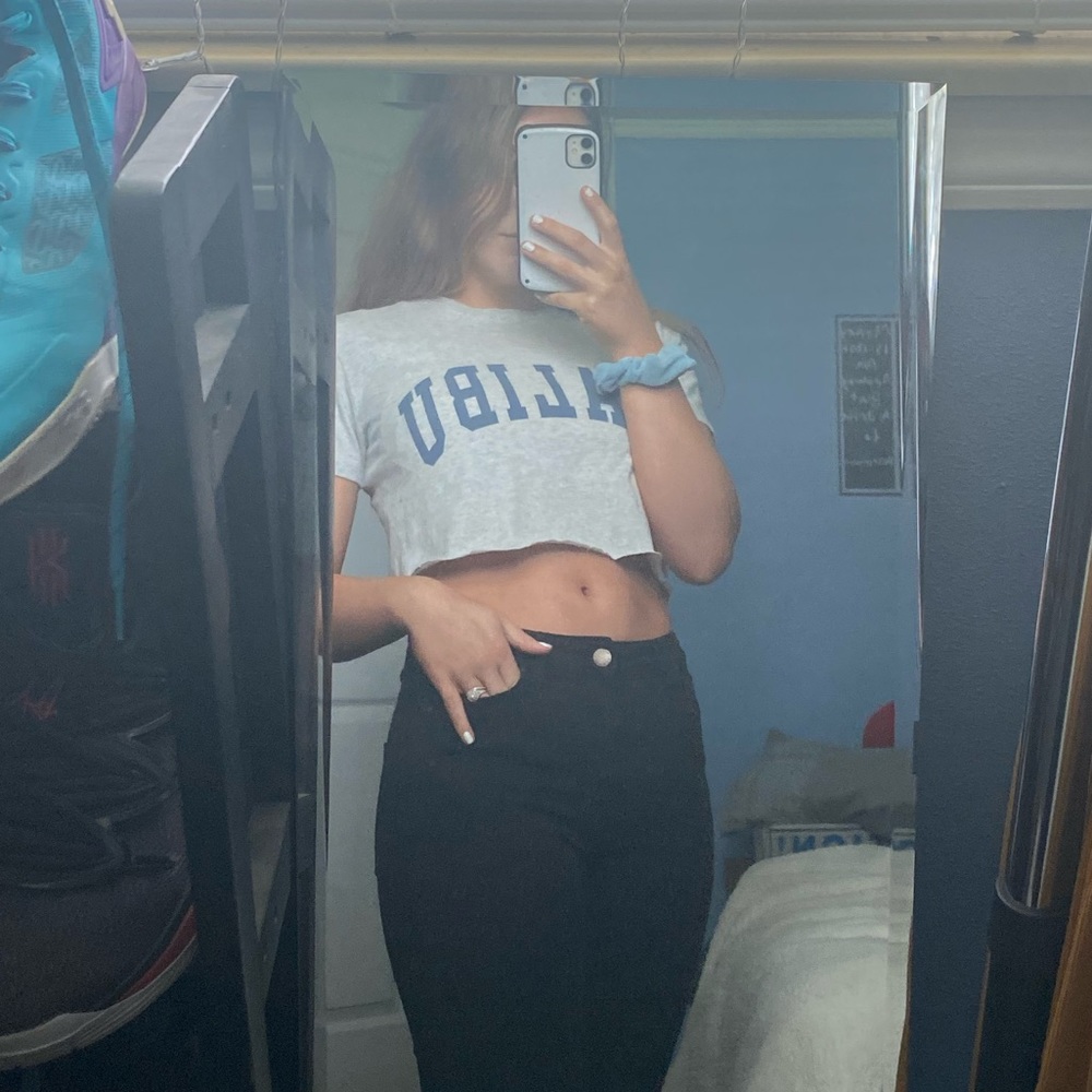 brandy melville malibu crop top